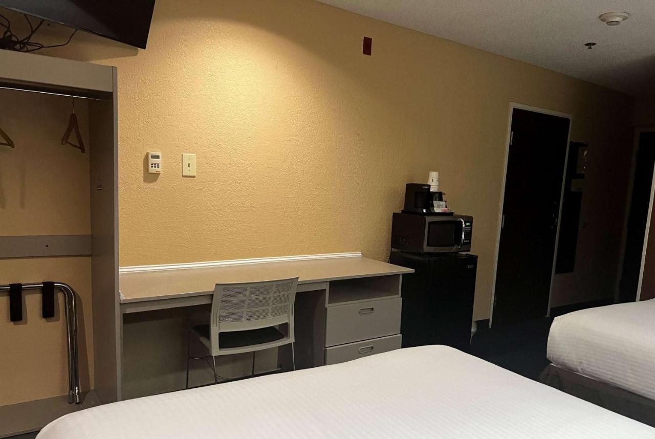Microtel Inn & Suites By Wyndham Houston/Webster/Nasa/Clearlake Nassau Bay Exterior foto